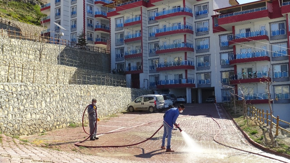 Ermenek’te bir apartman karantinaya alındı 