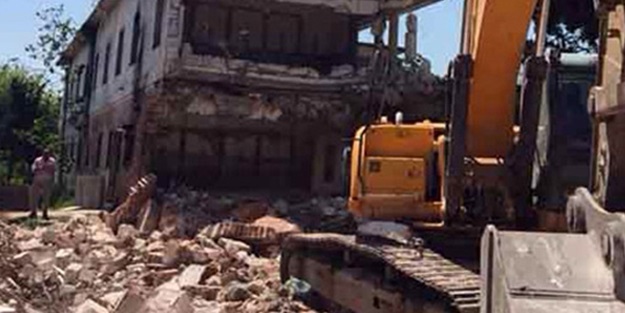 Ermeni yetimhanesinin tapusu iade ediliyor