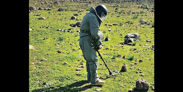 Ermeniler mayın döşeyerek çekiliyor