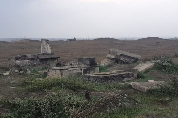 Ermeniler, Türk mezarlığını yıkmış