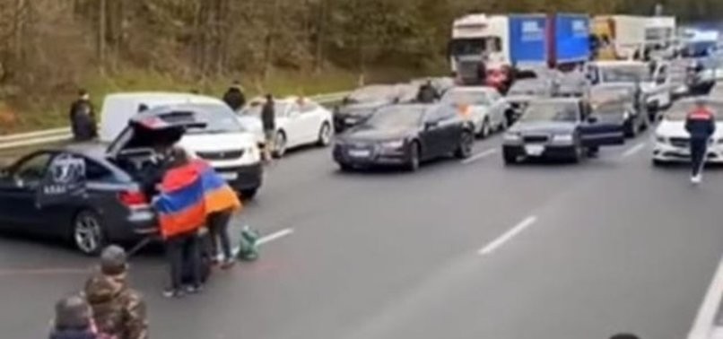 Ermenilere serbest Türklere yasak