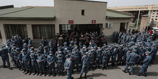 Bu da Ermenistan'daki 'evlat nöbeti!'