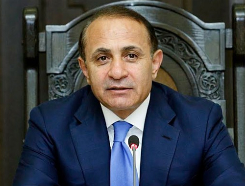 Ermenistan'da büyük şok! Başbakan Abrahamyan istifa etti!