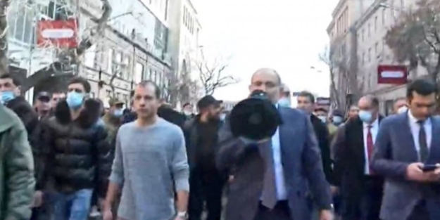 Ermenistan'da darbe! Paşinyan sokağa indi