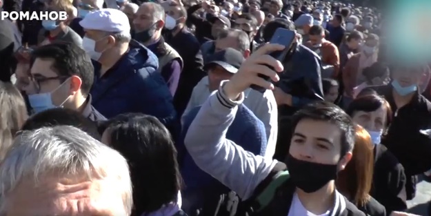 Ermenistan'da isyanın fitili ateşlendi... Olay görüntüler