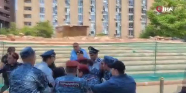 Küfür ve tehditlerle hükümet binasına girmeye çalıştılar