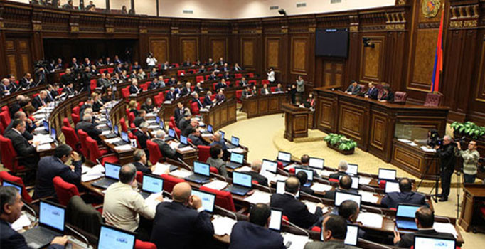 Ermenistan'dan Karabağ'ın bağımsızlığına onay çıktı