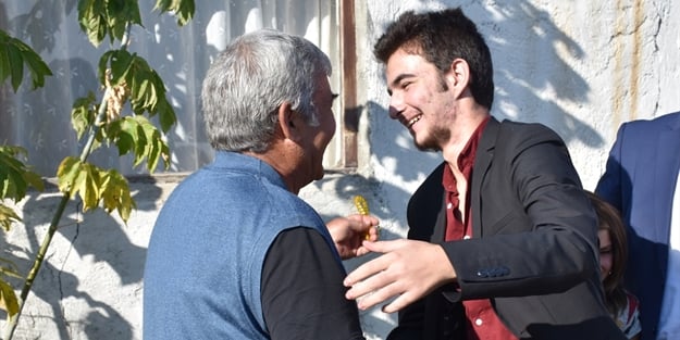 Ermenistan'ın serbest bıraktığı genç ailesine kavuştu