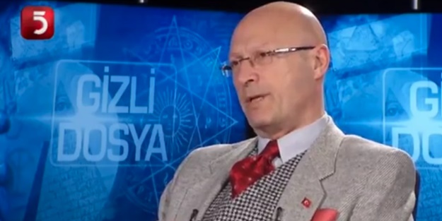 Erol Mütercimler muhalefet partilerini gazladı