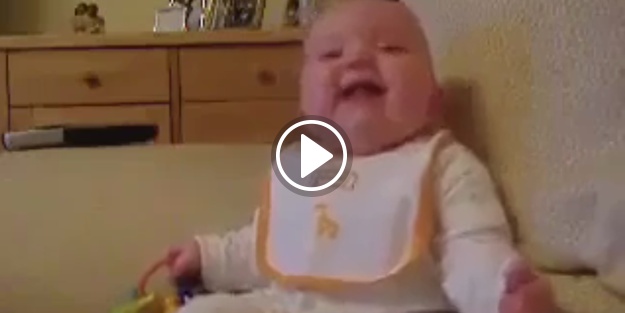 'Erol Taş' gibi gülen bebek