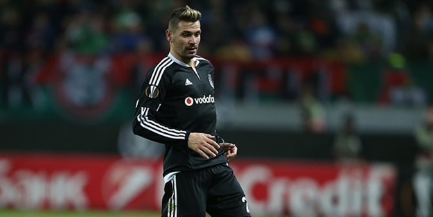 Ersan Gülüm'ün kaburgası kırıldı