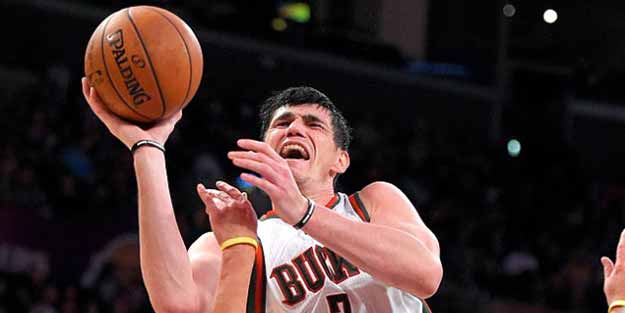 Ersan İlyasova, takımını galibiyete uçurdu