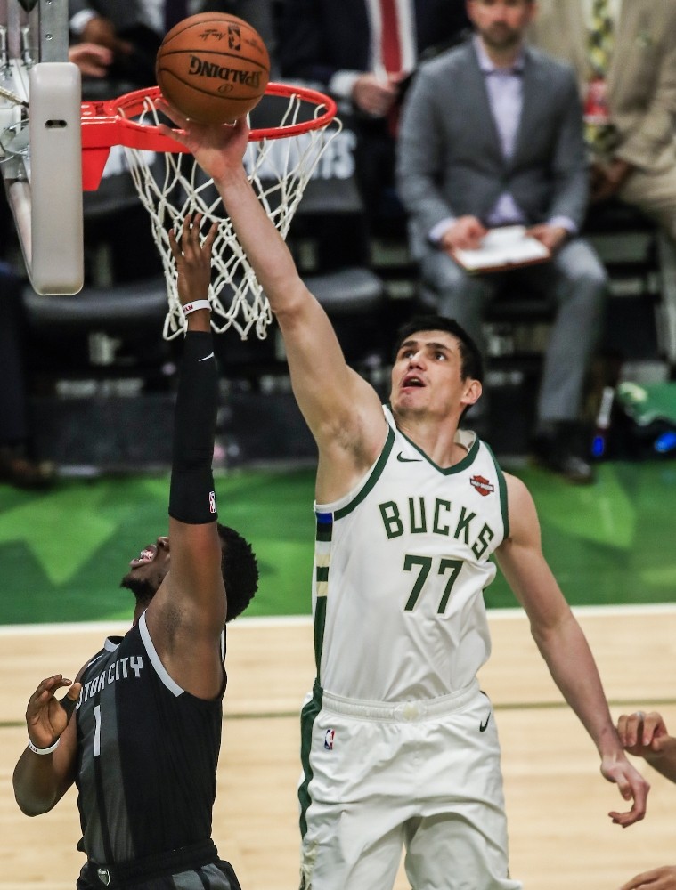 Ersan’lı Milwaukee, Detroit’e karşı 2-0 öne geçti 