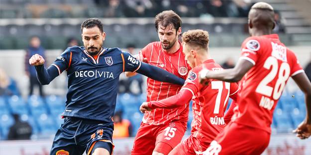 Erteleme maçında gülen Antalyaspor