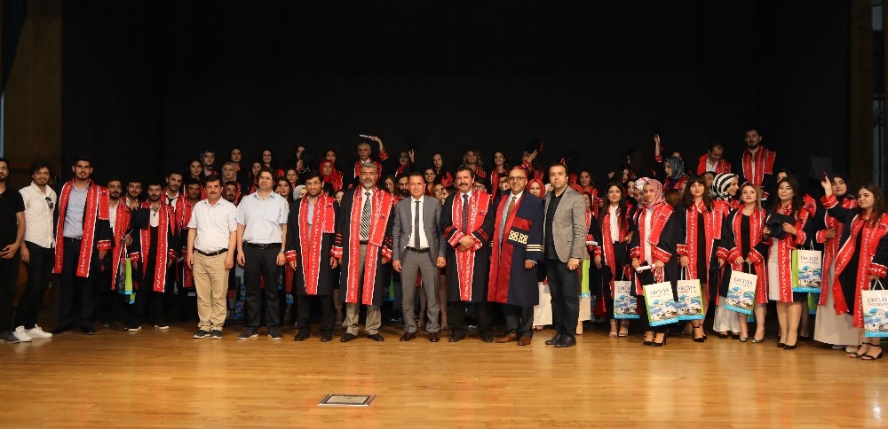 ERÜ Edebiyat Fakültesi Felsefe Bölümü 3. Dönem Mezunlarını Verdi 