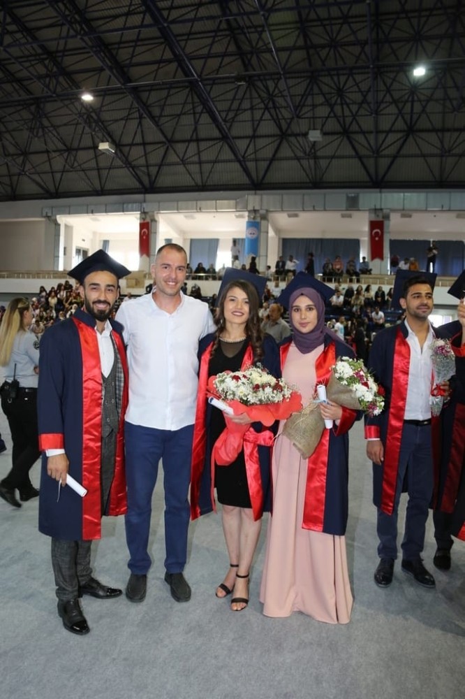 ERÜ’nün Milli Akademisyenleri Gençlere Taş Çıkartıyor 