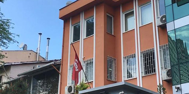Erzak kolisini beğenmeyen Tunuslu vatandaş konsolosluğu birbirine kattı