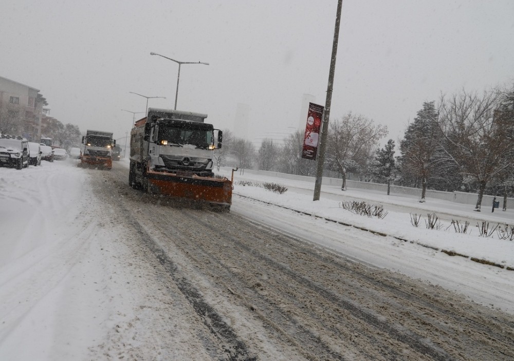 Erzincan Belediyesi’nden karla mücadele çalışması 