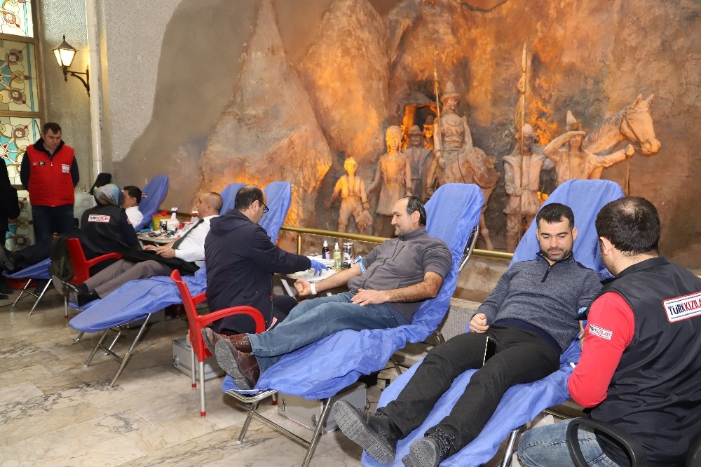 Erzincan Belediyesinden Türk Kızılay’ına destek 