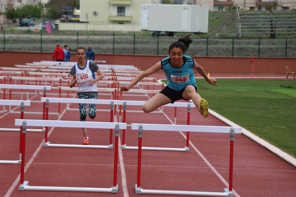 Erzincan bölge yarışmalarına ev sahipliği yaptı Yeni Akit