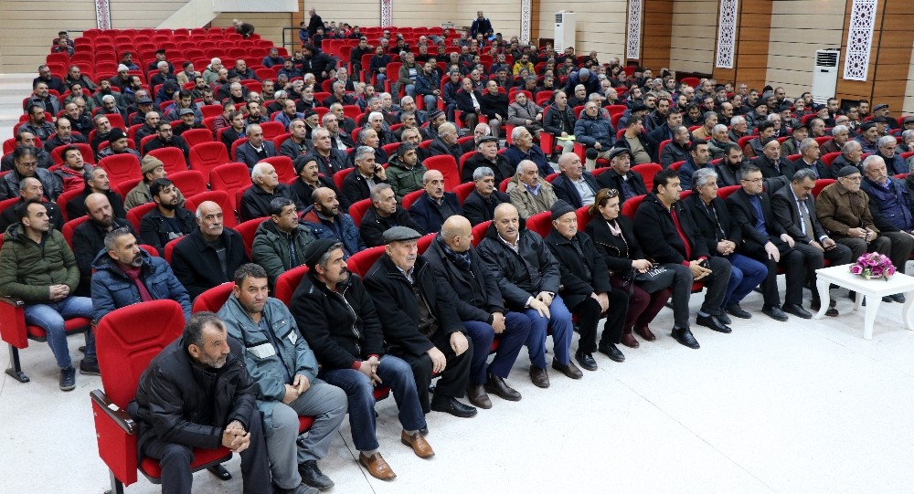 Erzincan çiftçisi 2020 yılında uygulanması planlanan sulama suyu zammına tepki gösterdi 