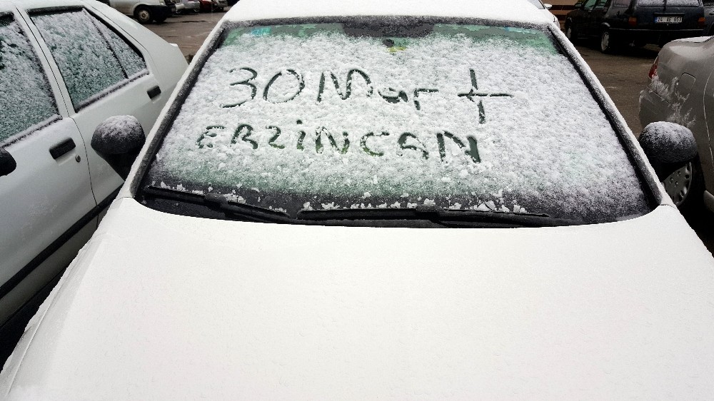 Erzincan güne kar yağışıyla uyandı 