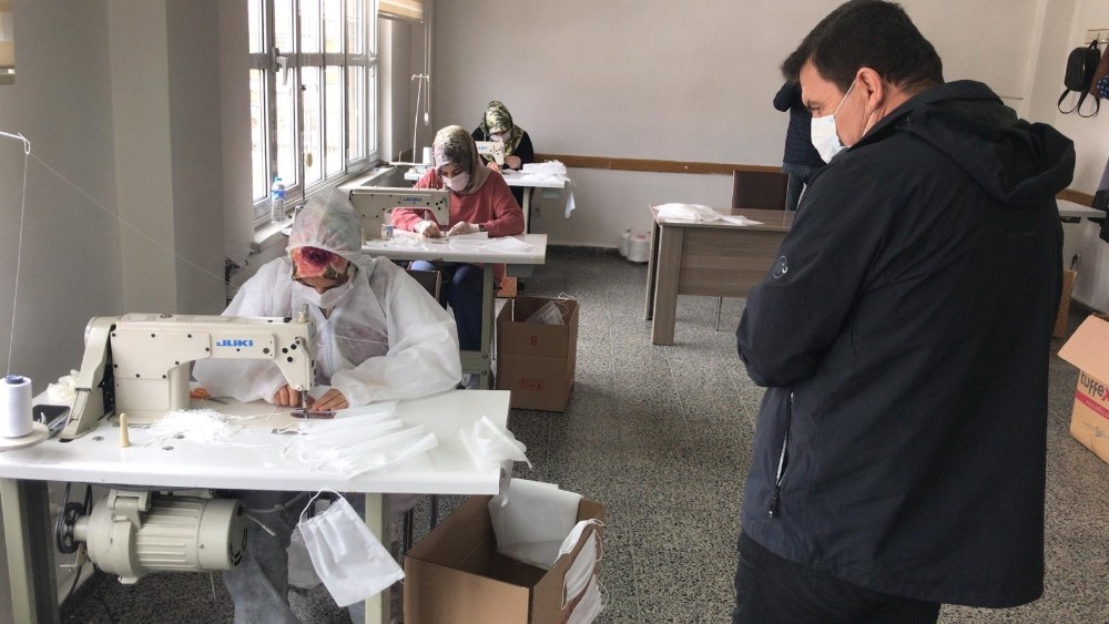 Erzincan Halk Eğitim Merkezi’nde, maske üretimi başladı 