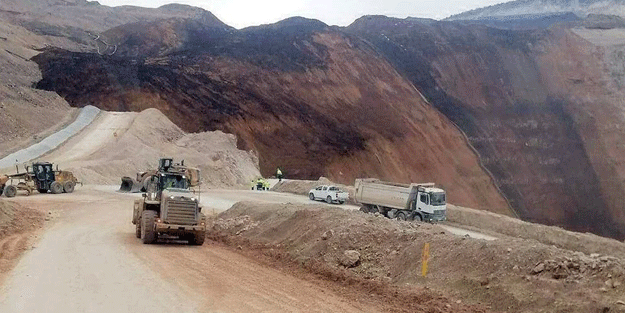 Erzincan'da altın madeninde toprak kayması