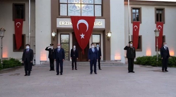 Erzincan protokolü saat 19.19’da İstiklal Marşını okudu 