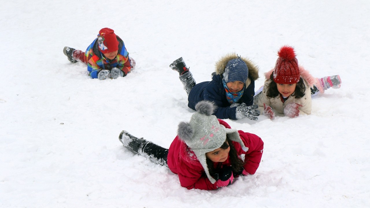 Erzincan Refahiye’de eğitime kar engeli