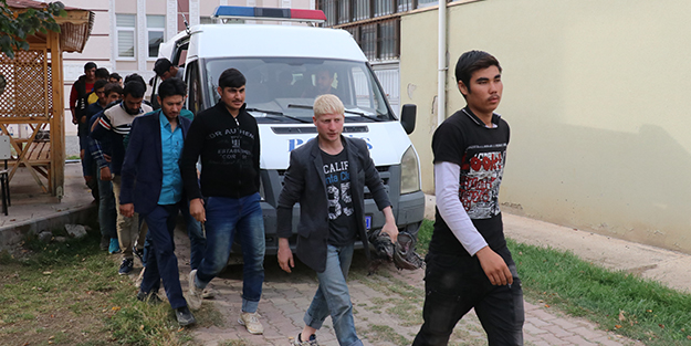 Erzincan'da 110 düzensiz göçmen yakalandı