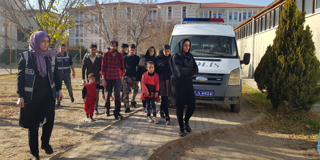 Erzincan'da 13 düzensiz göçmen yakalandı
