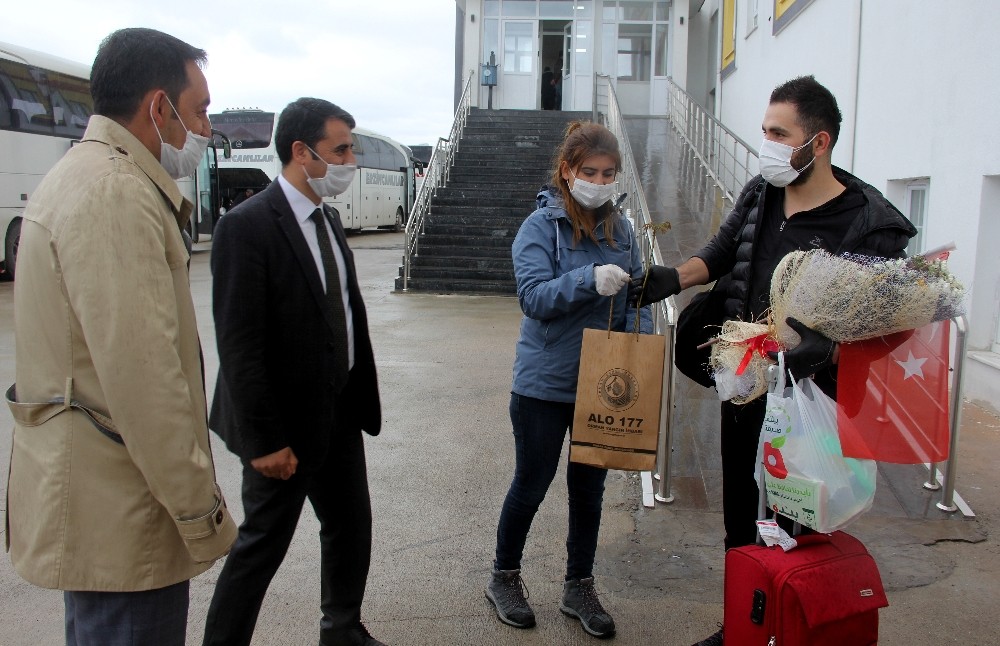 Erzincan’da 14 gün karantinada kalan gurbetçiler uğurlandı 