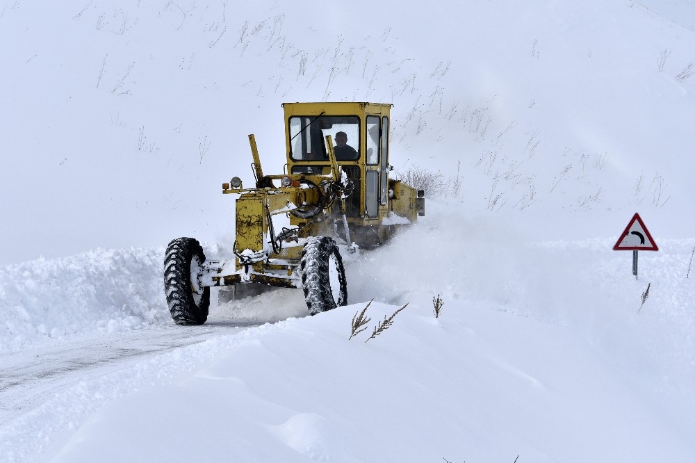 Erzincan’da 280 köy yolu ulaşıma kapandı 