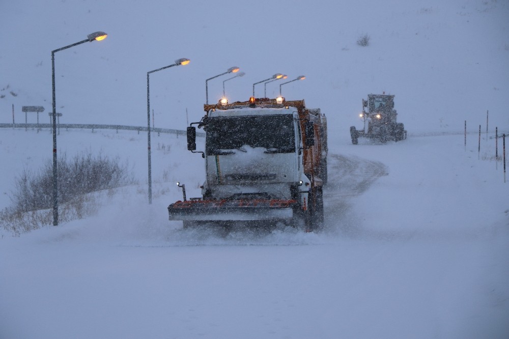 Erzincan’da 48 köy yolu ulaşıma kapandı 