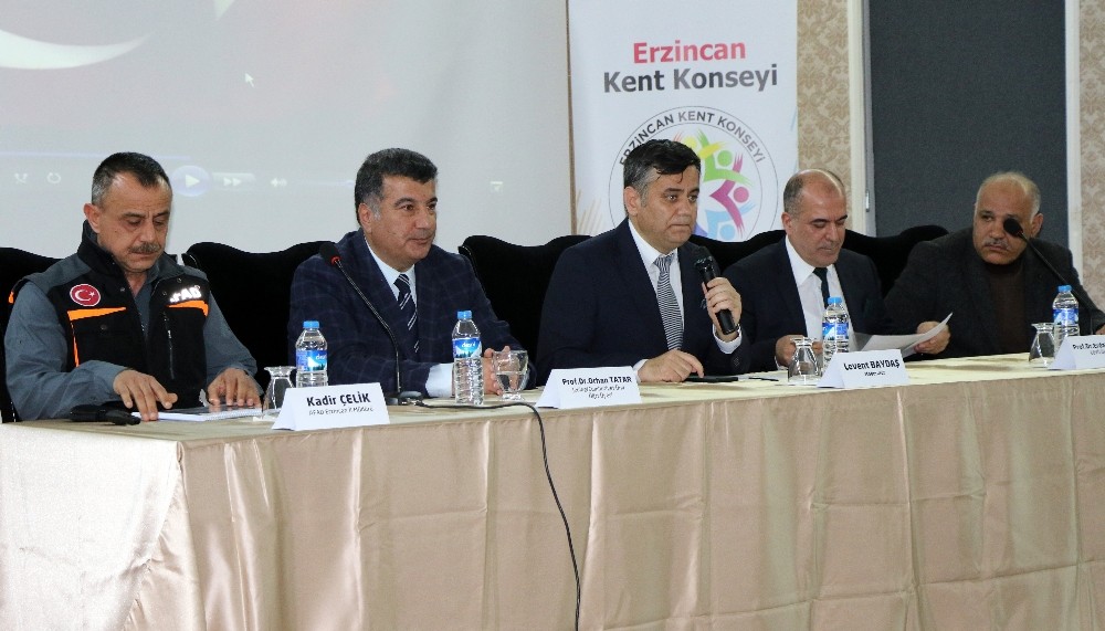 Erzincan’da “Deprem Bilinci” paneli düzenlendi 