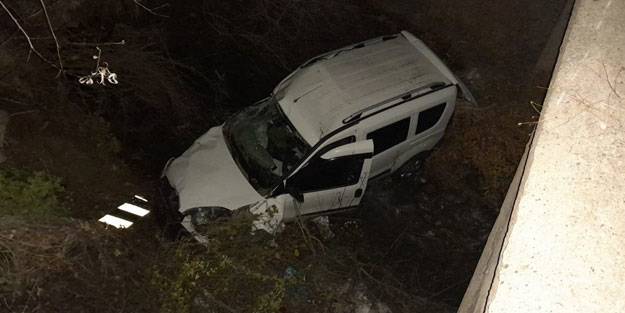 Erzincan'da dereye düşen araçtaki çifti AFAD kurtardı
