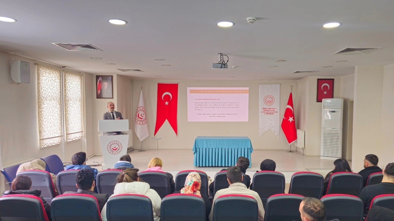 Erzincan’da evlenecek gençlere eğitim desteği sürüyor