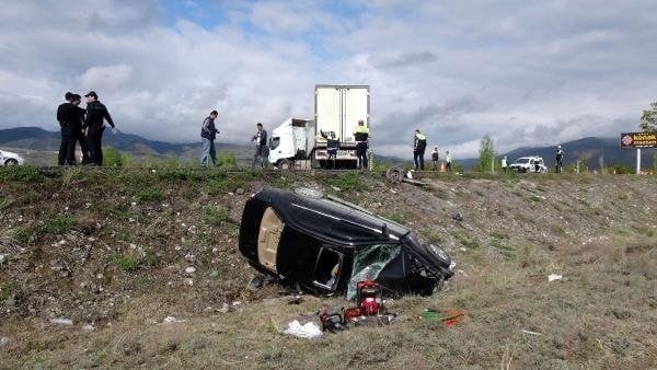 Erzincan'da feci kaza: 2 ölü, 3 yaralı