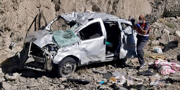 Erzincan'da feci kaza: Ölü ve yaralılar var