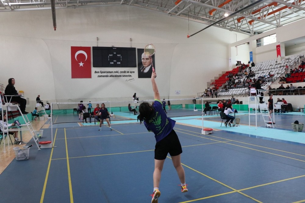 Erzincan’da Gençler Badminton Türkiye Şampiyonası başladı 
