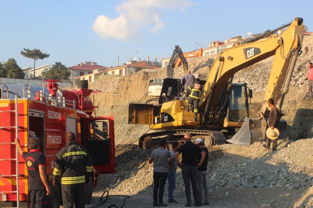 Erzincan’da iş makinesinde yangın 