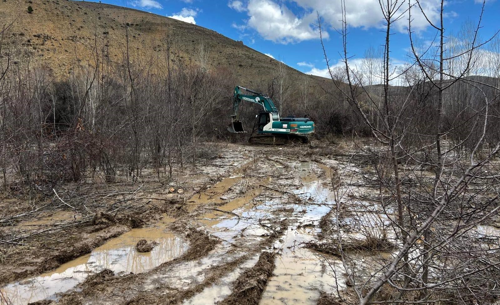 Erzincan’da kar sularının erimesiyle taşkınlar meydana geldi