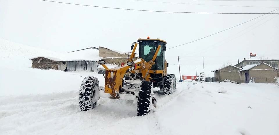 Erzincan’da kar ve tipi dolayısıyla 49 köy yolu ulaşıma kapandı 
