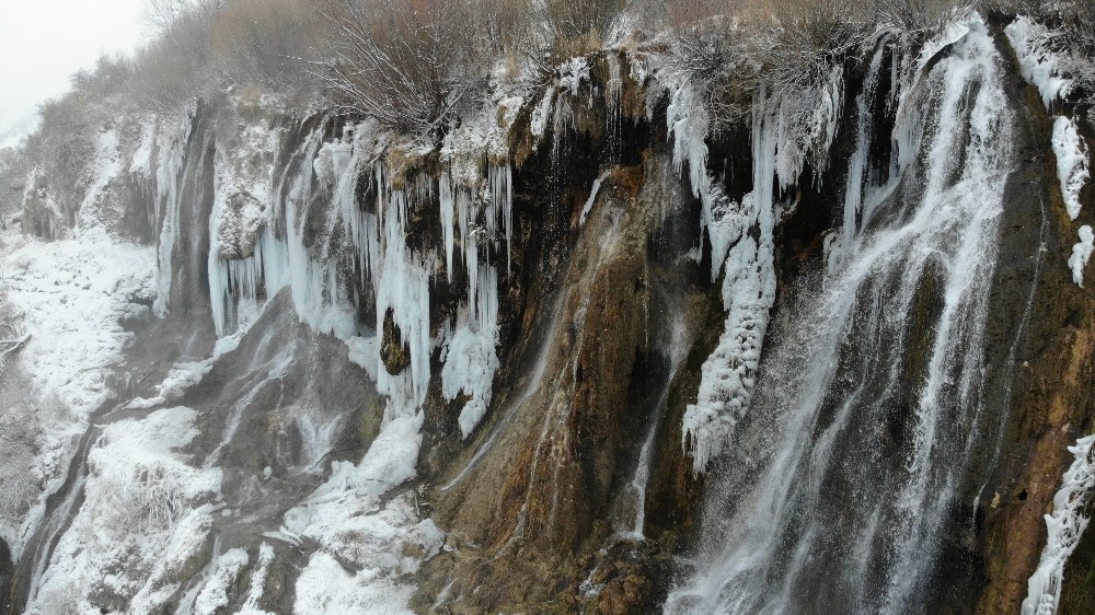 Erzincan’da kar yerini Sibirya soğuklarına bıraktı 