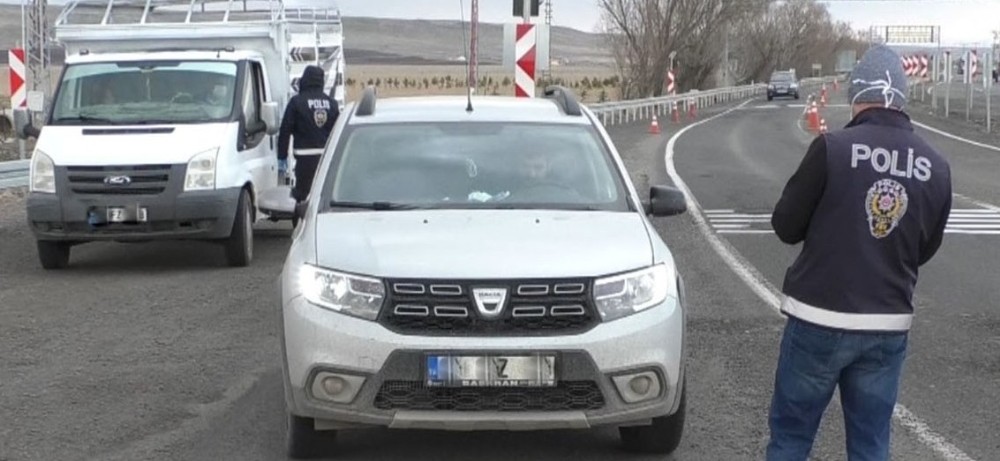 Erzincan’da kent giriş- çıkışında korona denetimi 