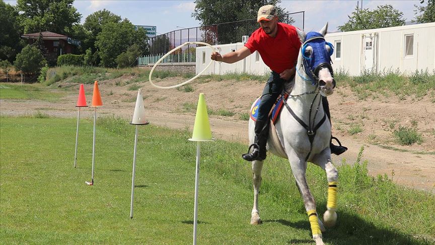 Erzincan'da 'kurban yakalama timleri' zorlu eğitimden geçiyor