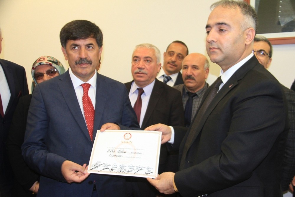 Erzincan’da MHP’li Başkan Bekir Aksun dönemi başladı 