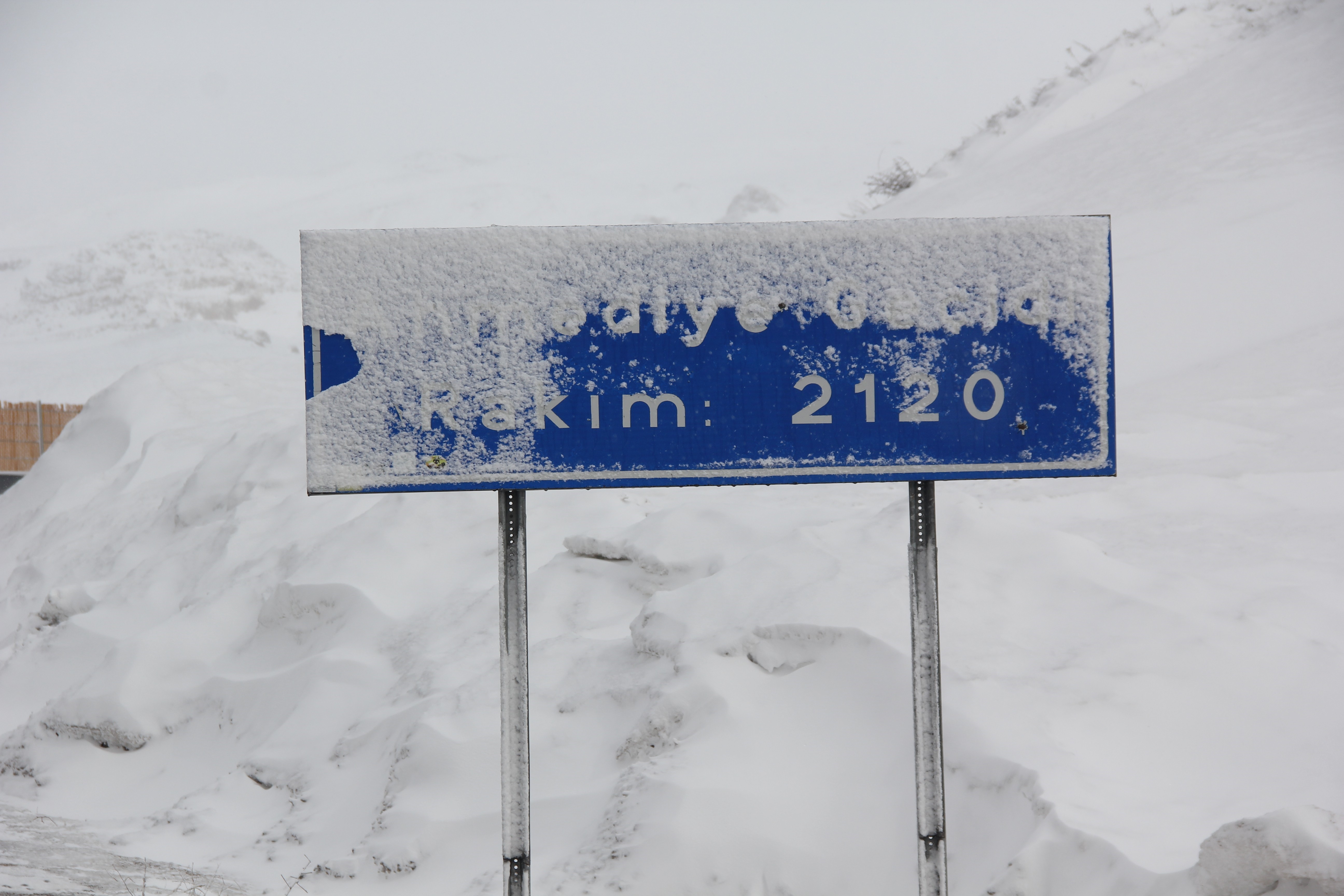 Erzincan’da nisan ayında kar sürprizi