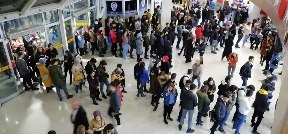 Erzincan’da öğrenciler otogara akın etti 